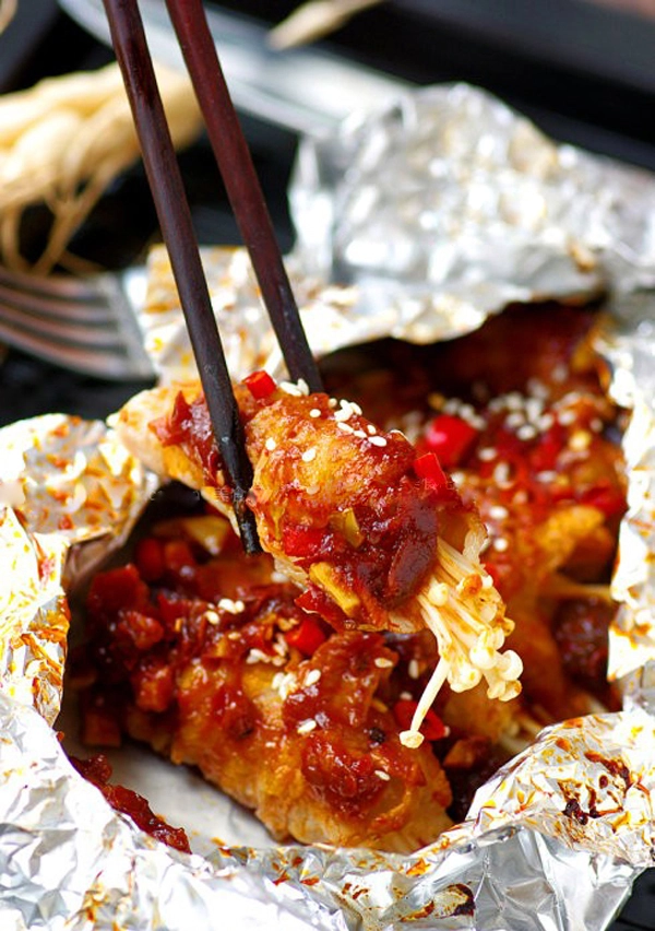 Bò cuộn nấm kim châm nướng giấy bạc